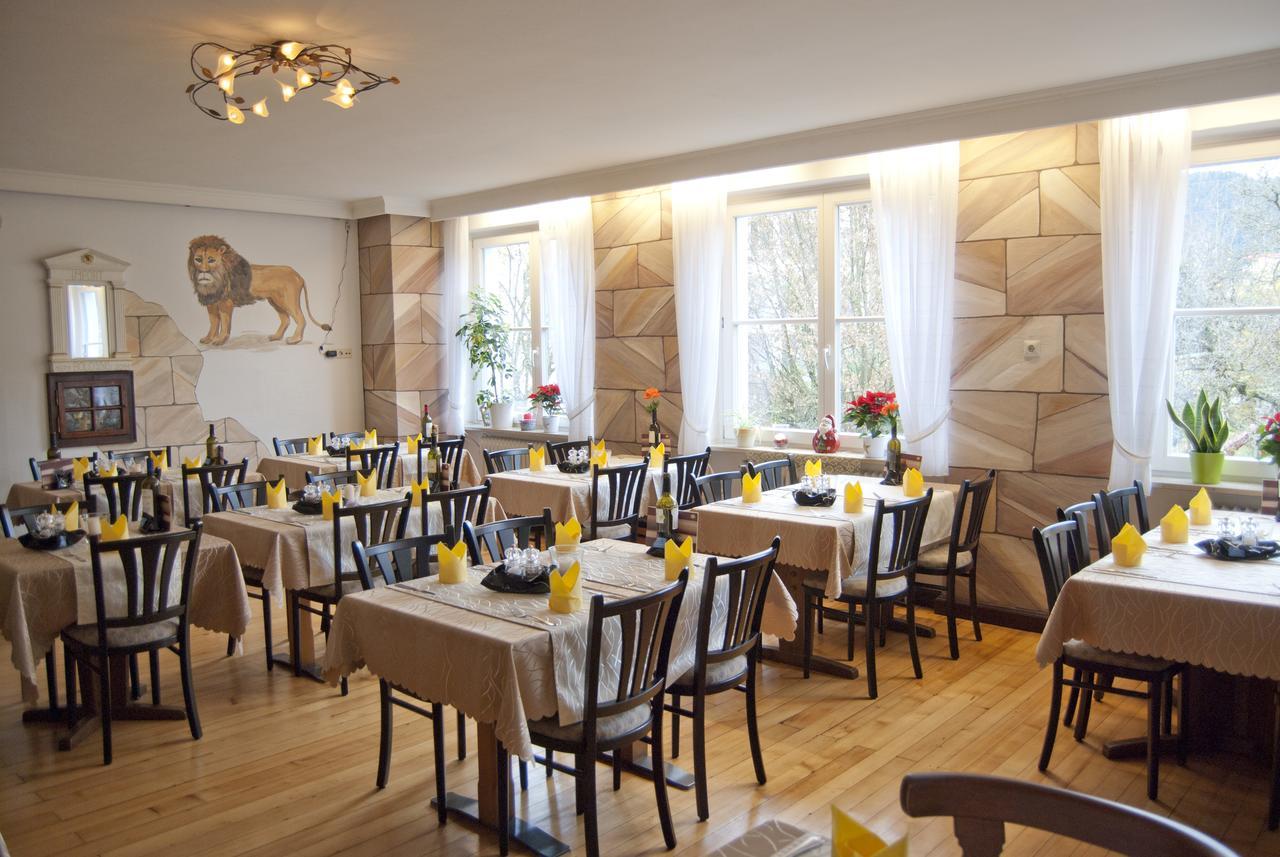 האוסאך Gasthaus Zum Loewen - Restaurant Akropolis מראה חיצוני תמונה