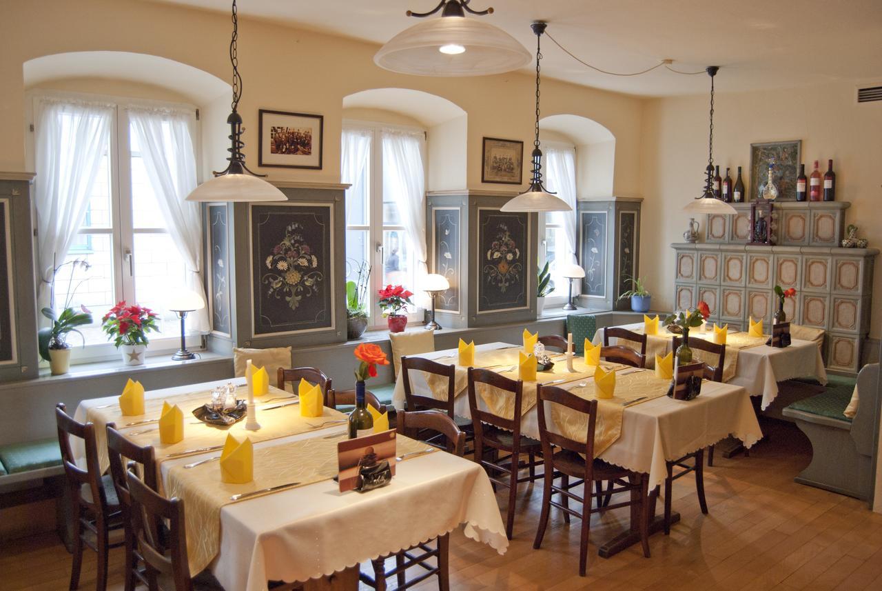 האוסאך Gasthaus Zum Loewen - Restaurant Akropolis מראה חיצוני תמונה