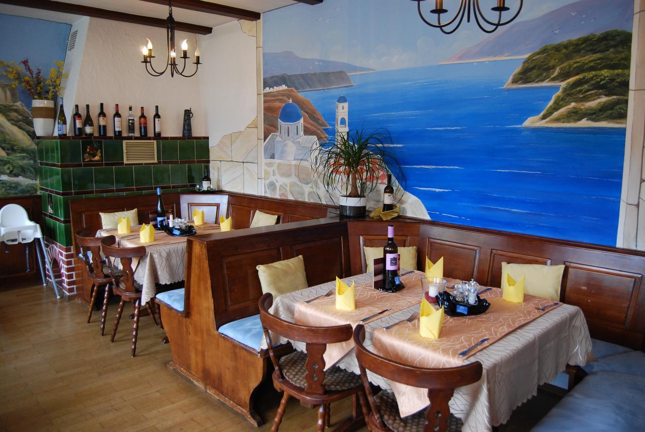 האוסאך Gasthaus Zum Loewen - Restaurant Akropolis מראה חיצוני תמונה